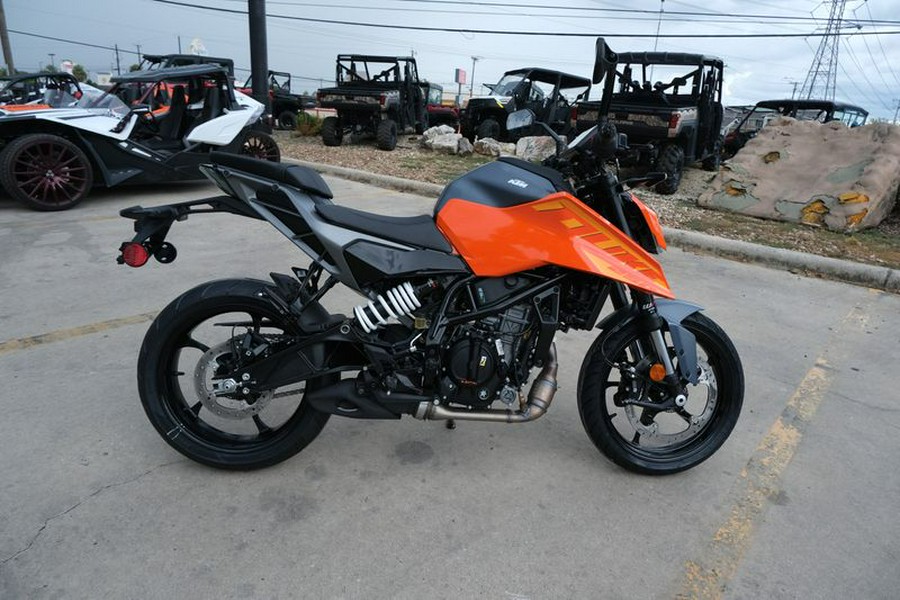 New 2024 KTM 250 DUKE ORANGE