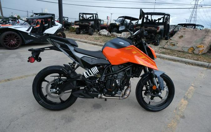 New 2024 KTM 250 DUKE ORANGE