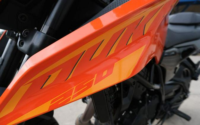 New 2024 KTM 250 DUKE ORANGE