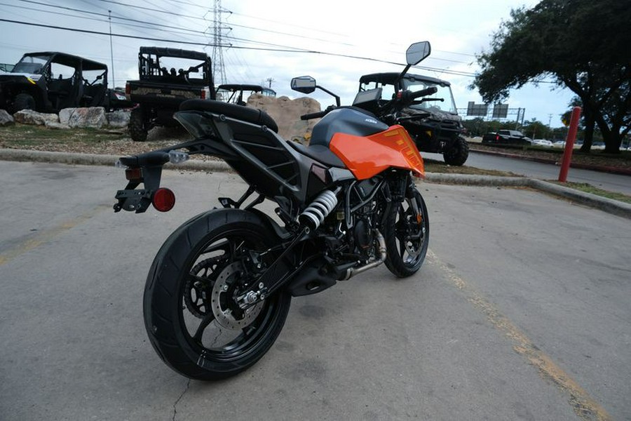 New 2024 KTM 250 DUKE ORANGE