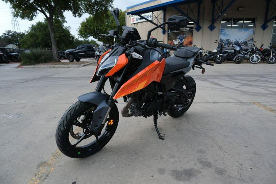 New 2024 KTM 250 DUKE ORANGE