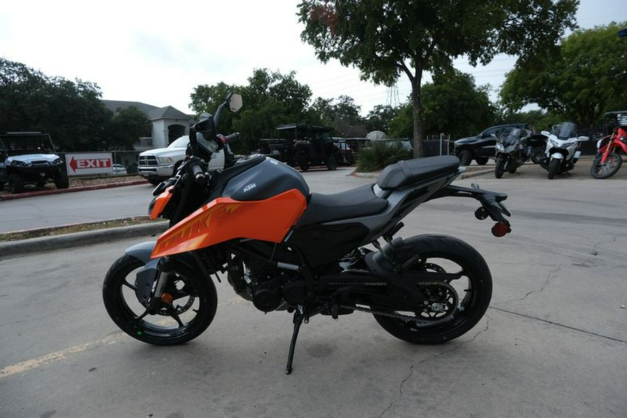 New 2024 KTM 250 DUKE ORANGE