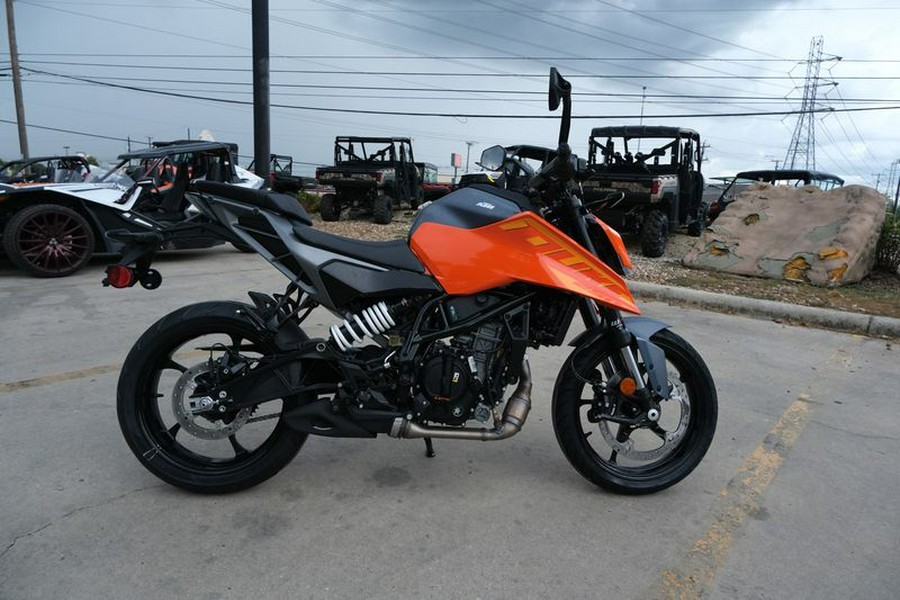 New 2024 KTM 250 DUKE ORANGE