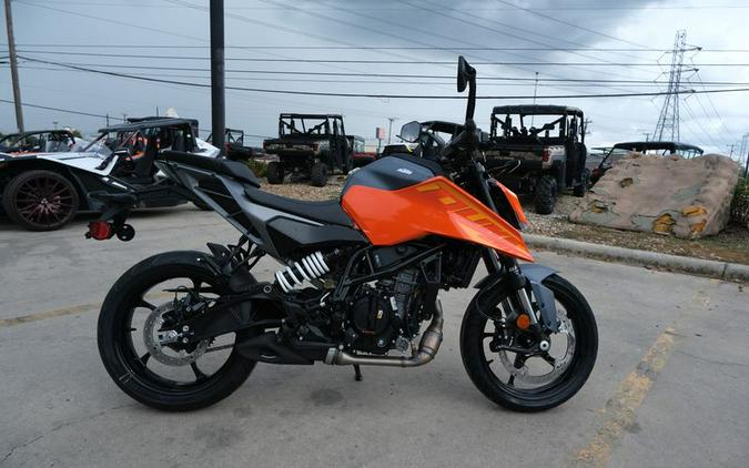 New 2024 KTM 250 DUKE ORANGE