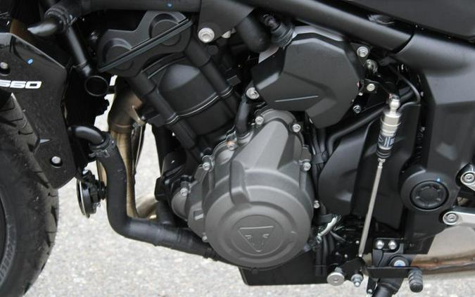 2025 Triumph Trident 660 Cosmic Yellow/Sapphire Black