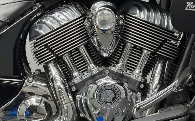 2017 Indian Motorcycle® Roadmaster® Thunder Black