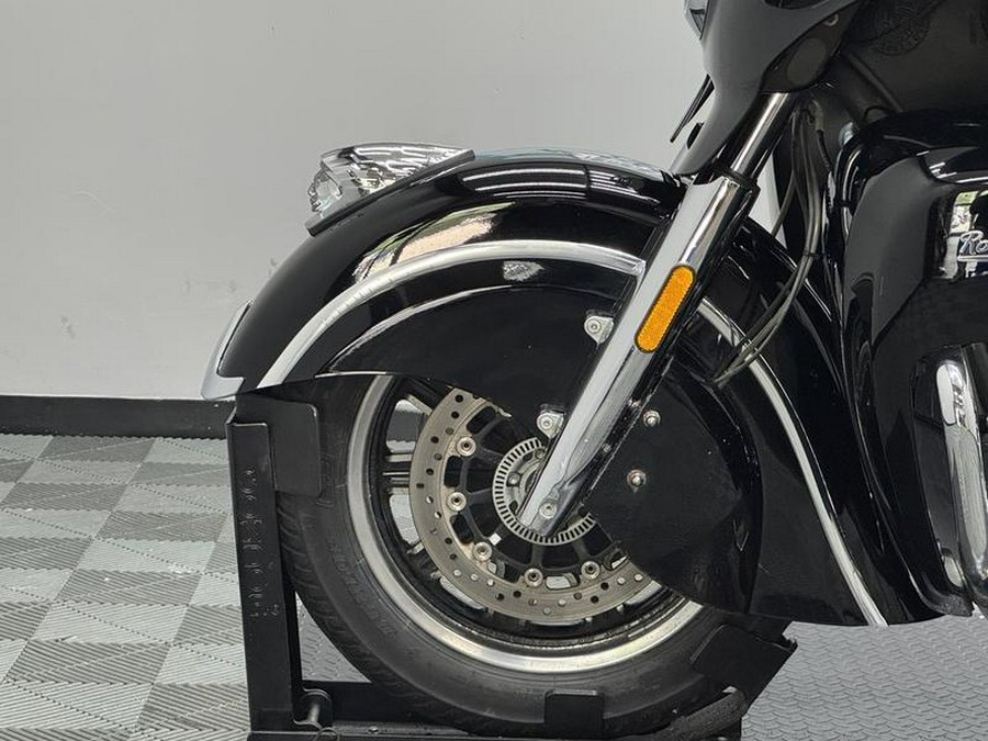 2017 Indian Motorcycle® Roadmaster® Thunder Black