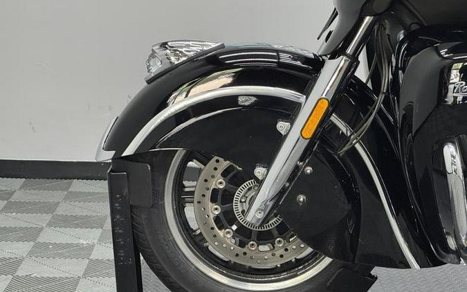 2017 Indian Motorcycle® Roadmaster® Thunder Black
