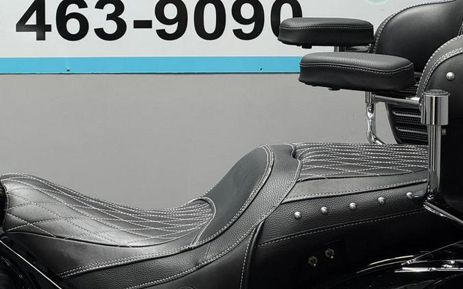 2017 Indian Motorcycle® Roadmaster® Thunder Black
