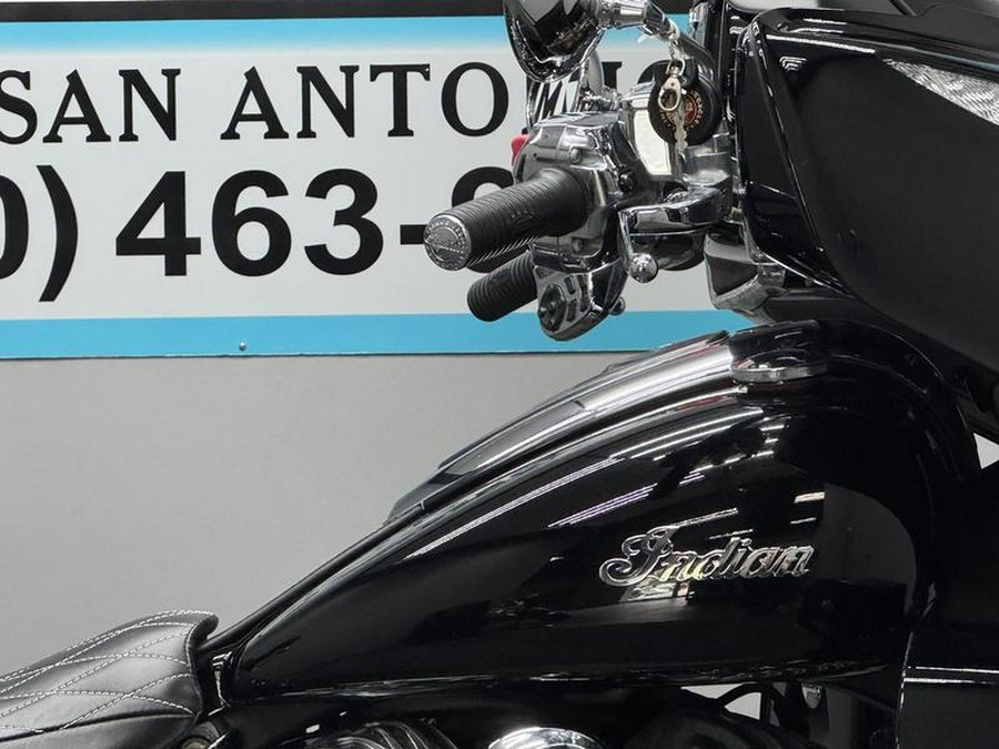 2017 Indian Motorcycle® Roadmaster® Thunder Black