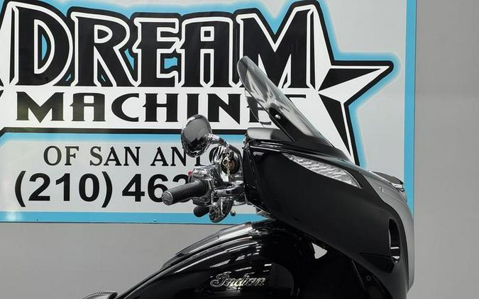 2017 Indian Motorcycle® Roadmaster® Thunder Black