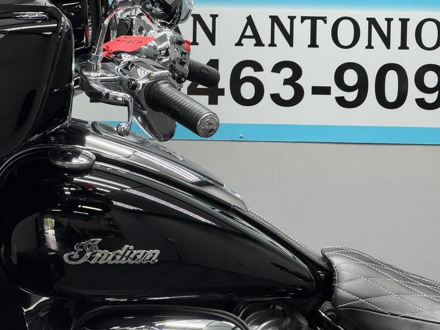 2017 Indian Motorcycle® Roadmaster® Thunder Black