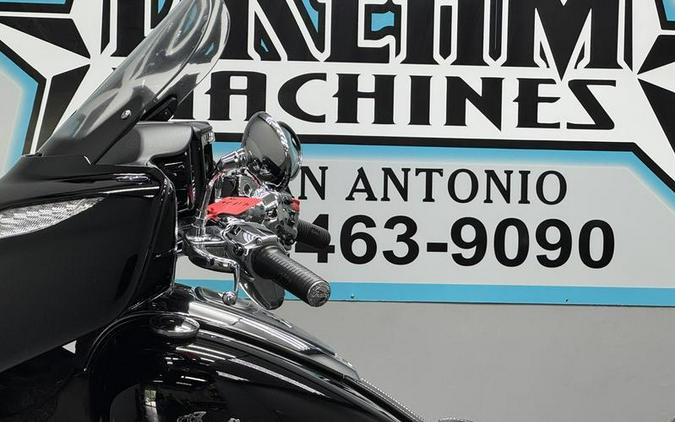 2017 Indian Motorcycle® Roadmaster® Thunder Black
