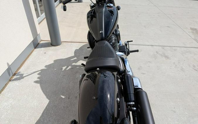 2026 Indian Chief Bobber Black Metallic
