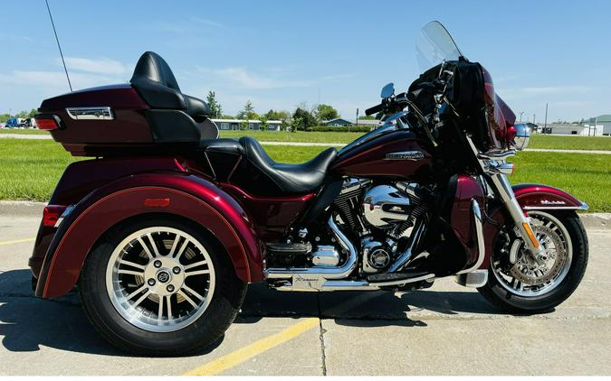 2016 Harley-Davidson® FLHTCUTG TRI GLIDE