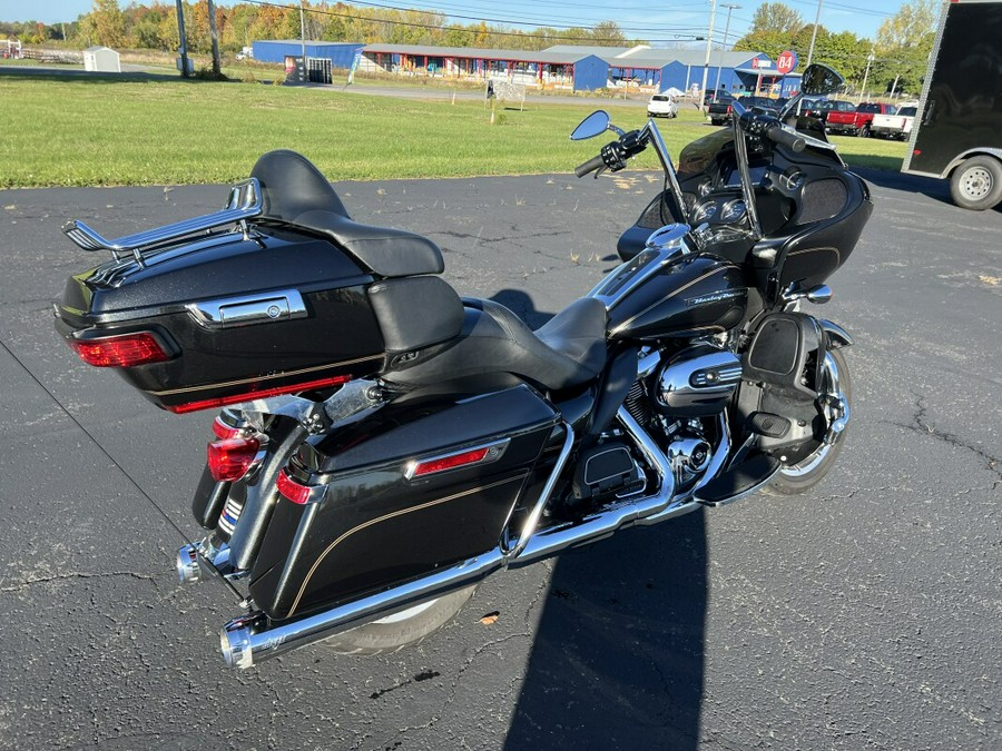 2017 Harley-Davidson® Road Glide® Ultra Black Quartz