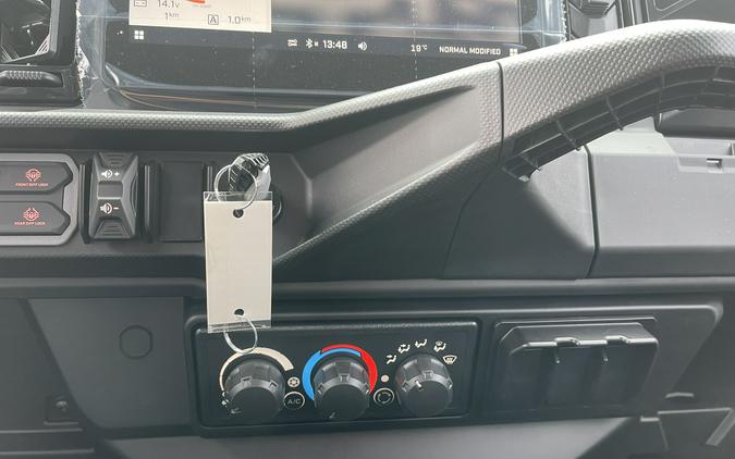 2026 Can-Am Defender MAX Limited HD11