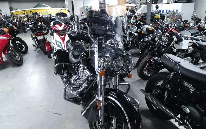 2020 Indian Motorcycle® Springfield® Burgundy Metallic / Titanium Metallic