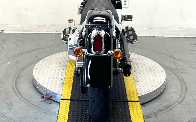 2011 Harley-Davidson SOFTAIL DELUXE FLSTN