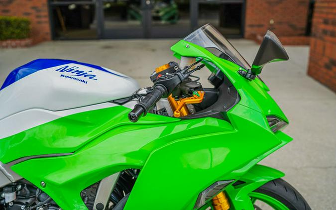 2024 Kawasaki Ninja ZX-6R ABS Pearl Robotic White/Metallic Gra
