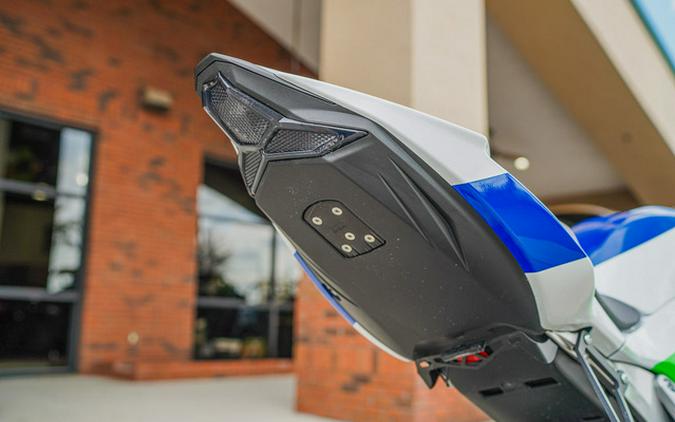 2024 Kawasaki Ninja ZX-6R ABS Pearl Robotic White/Metallic Gra