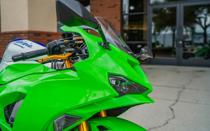 2024 Kawasaki Ninja ZX-6R ABS Pearl Robotic White/Metallic Gra