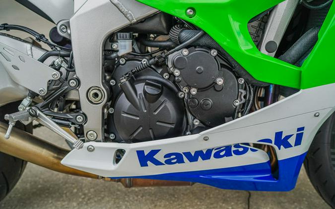 2024 Kawasaki Ninja ZX-6R ABS Pearl Robotic White/Metallic Gra