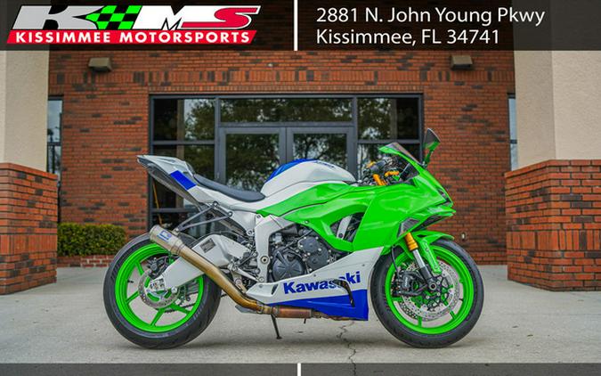 2024 Kawasaki Ninja ZX-6R ABS Pearl Robotic White/Metallic Gra