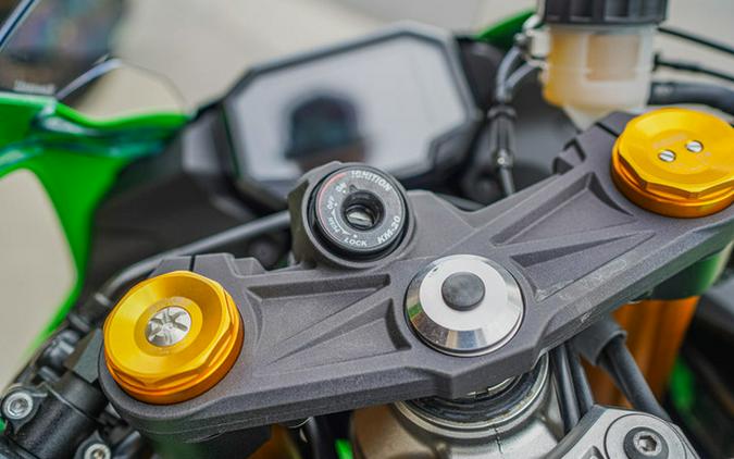 2024 Kawasaki Ninja ZX-6R ABS Pearl Robotic White/Metallic Gra