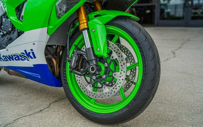 2024 Kawasaki Ninja ZX-6R ABS Pearl Robotic White/Metallic Gra