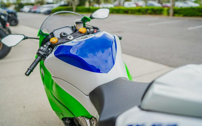 2024 Kawasaki Ninja ZX-6R ABS Pearl Robotic White/Metallic Gra