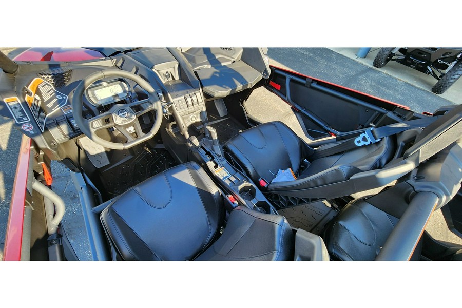 2025 Can-Am Maverick Max DS Turbo Sil/Red