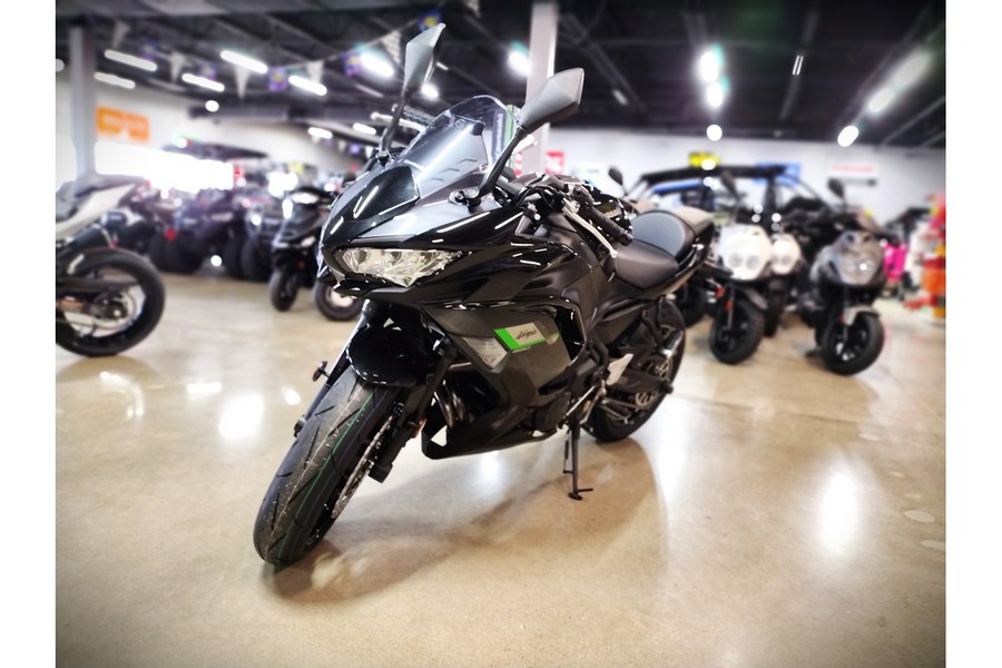 2025 Kawasaki Ninja 650 Base