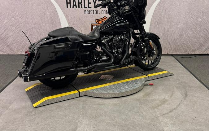 2018 FLHXS Street Glide® Special