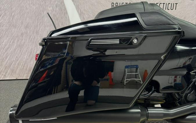 2018 FLHXS Street Glide® Special