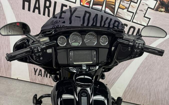 2018 FLHXS Street Glide® Special