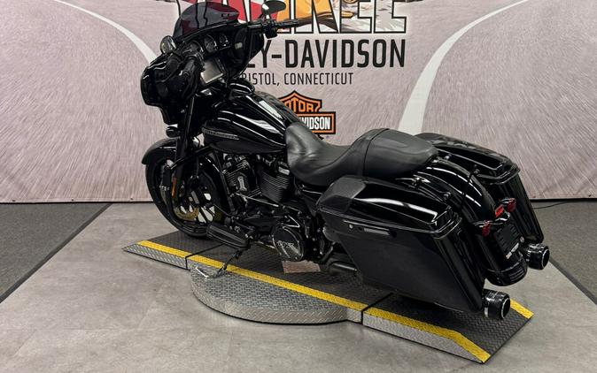 2018 FLHXS Street Glide® Special