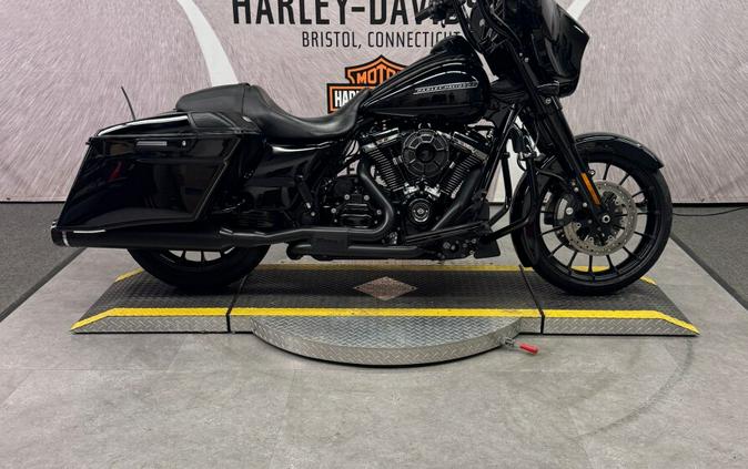 2018 FLHXS Street Glide® Special