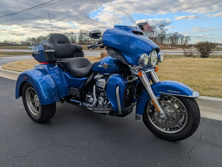 2024 Harley-Davidson® Tri Glide® Ultra Blue Burst