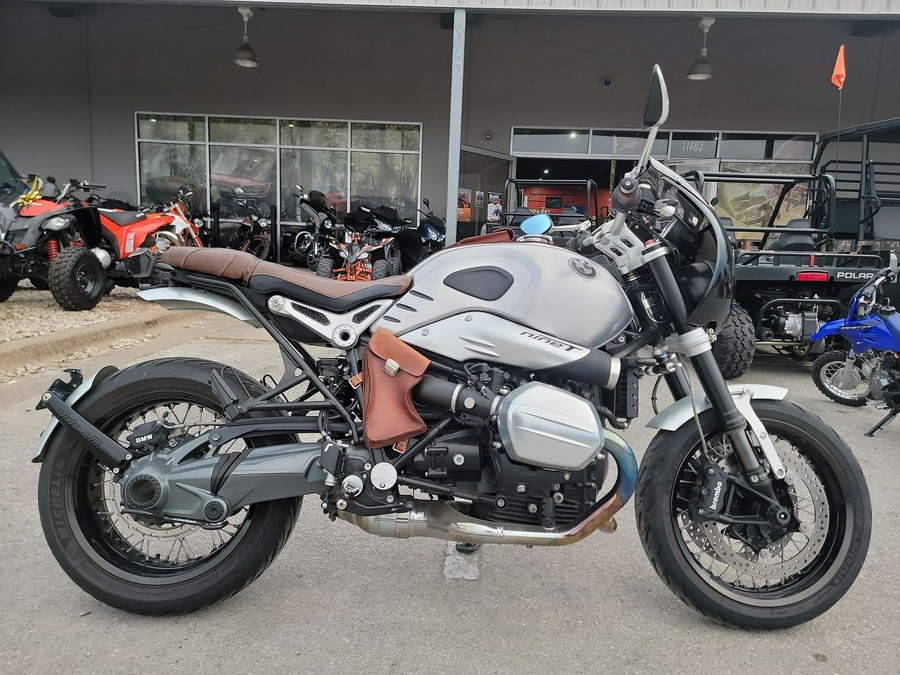 2016 BMW R nineT Scrambler Monolith Metallic Matt