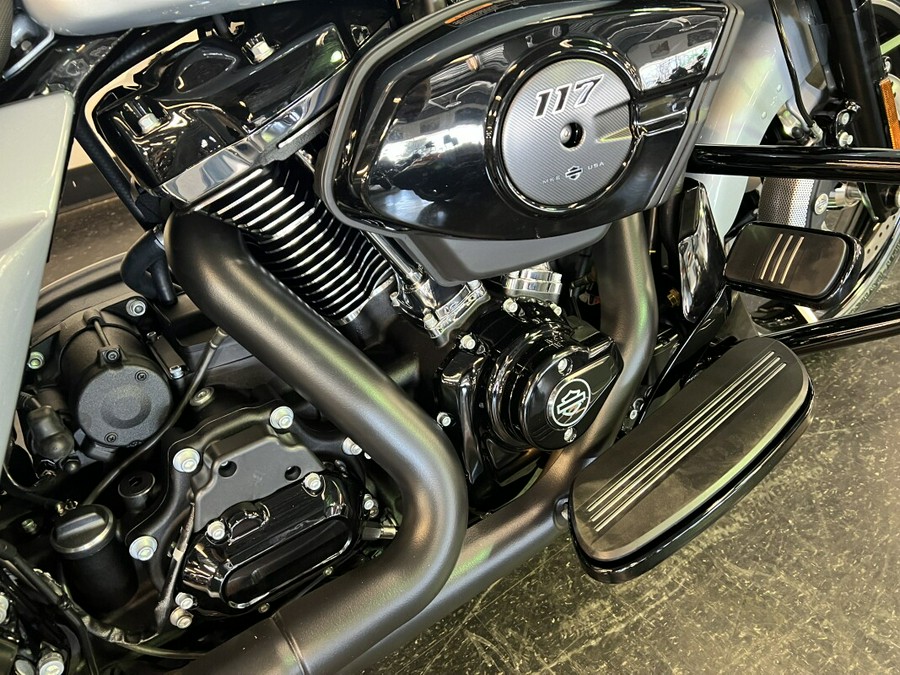 2024 Harley-Davidson Road Glide® Atlas Silver Metallic FLTRX