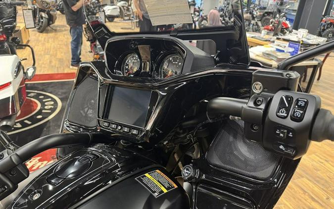 2025 Indian Pursuit Dark Horse 112 w/PowerBand Audio Black