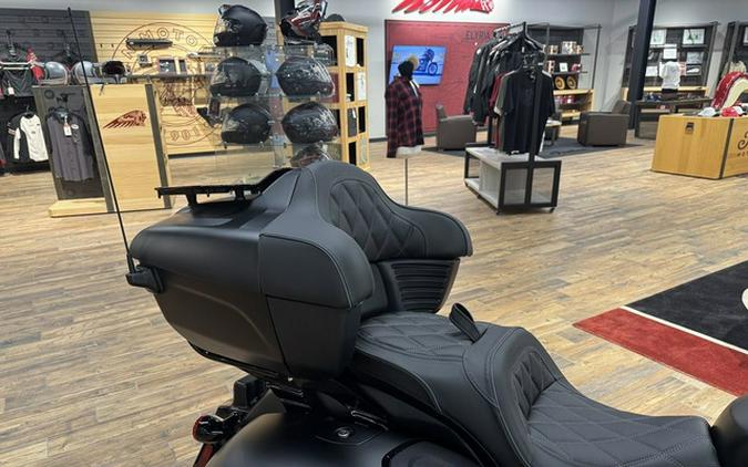 2025 Indian Pursuit Dark Horse 112 w/PowerBand Audio Black