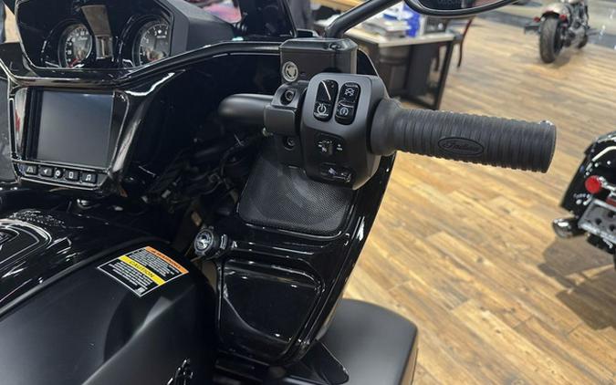 2025 Indian Pursuit Dark Horse 112 w/PowerBand Audio Black