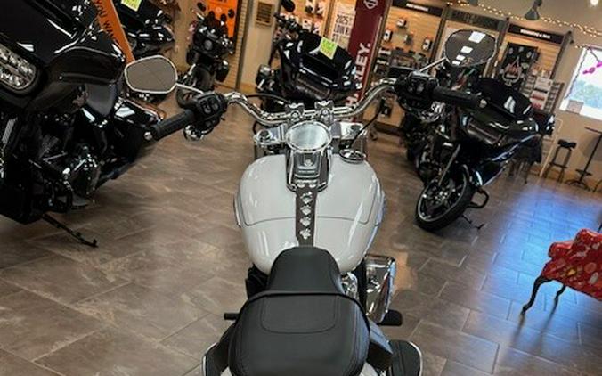 2026 Harley-Davidson® Fat Boy® White Onyx Pearl - Chrome