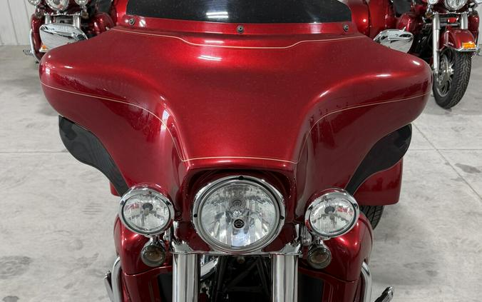 2013 Harley-Davidson® Tri Glide™ Ultra Classic® EMBR RED SUNGLO W/ PINSTRIP