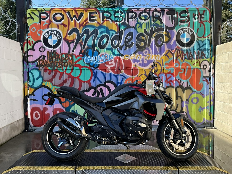 2026 BMW R1300R