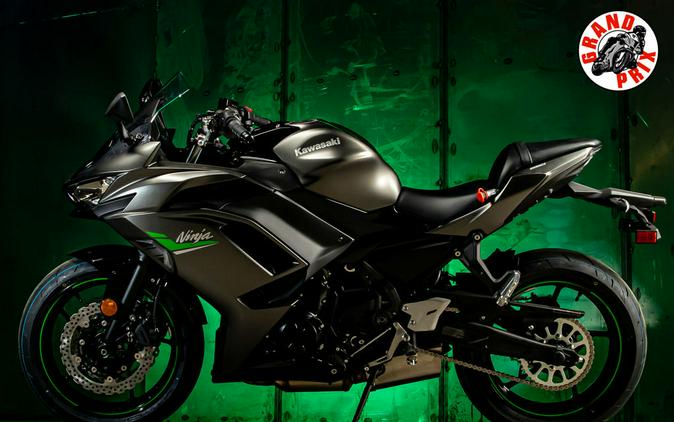 2024 Kawasaki Ninja® 650 Metallic Matte Graphenesteel Gray/Ebony