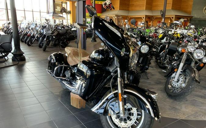 2015 Indian Motorcycle® Roadmaster™ Thunder Black