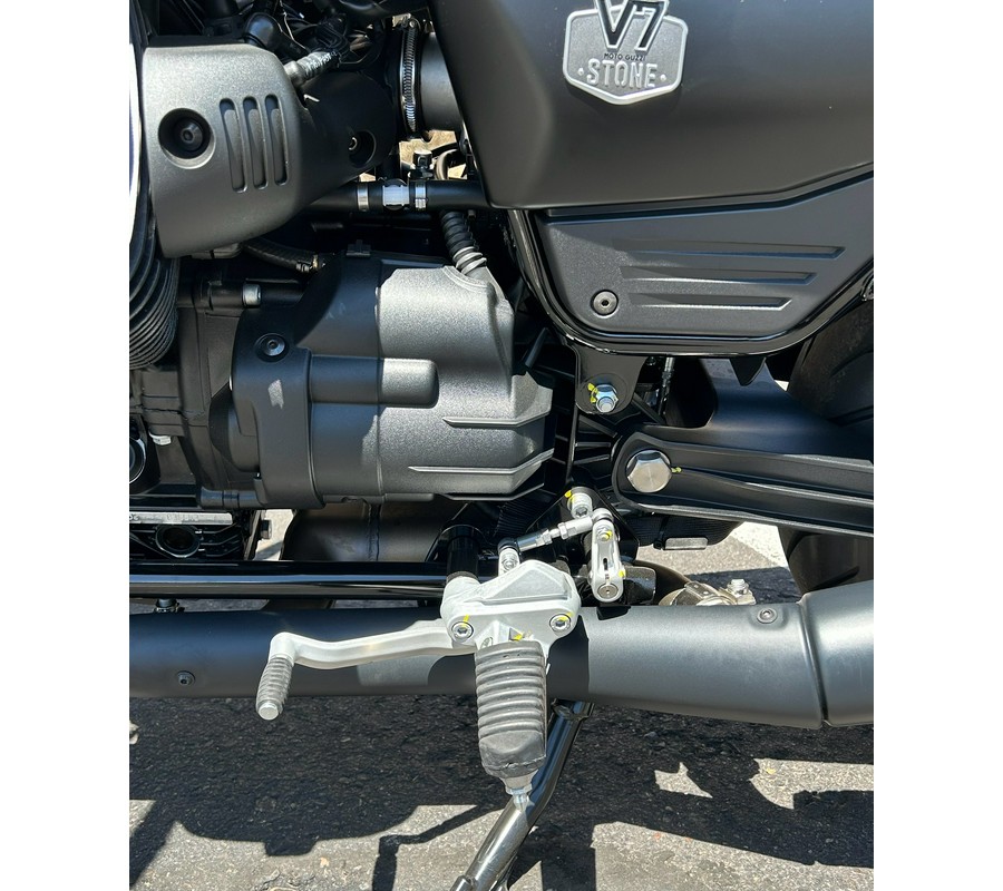 2027 Moto Guzzi V7 Stone
